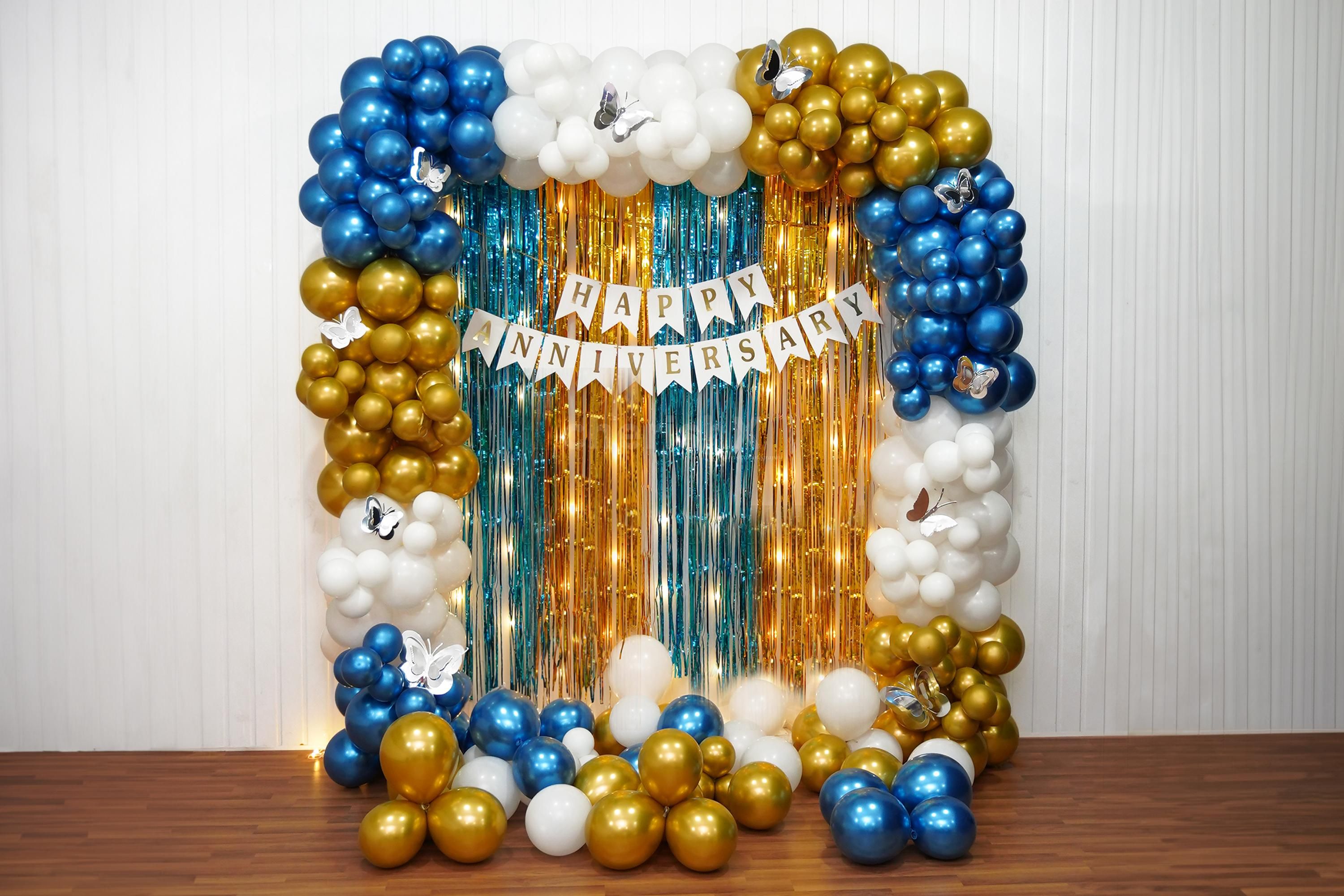 Golden Skyline Anniversary Decoration