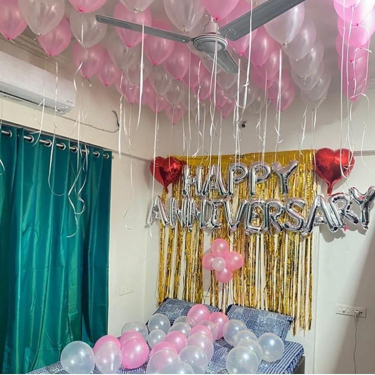 Romantic Pink and Silver Anniversary Room Décor