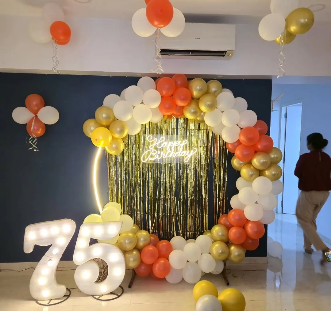 Old Honoree Ring Decoration